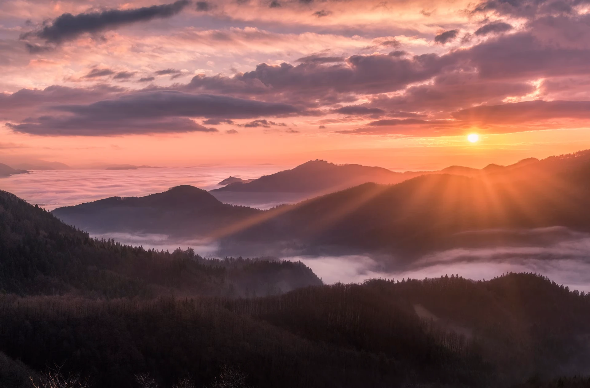 Montañas de Costa Rica al amanecer